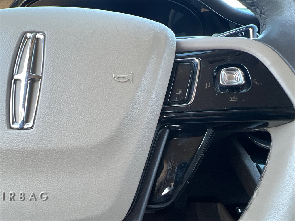 2021 Lincoln Corsair Standard photo 16