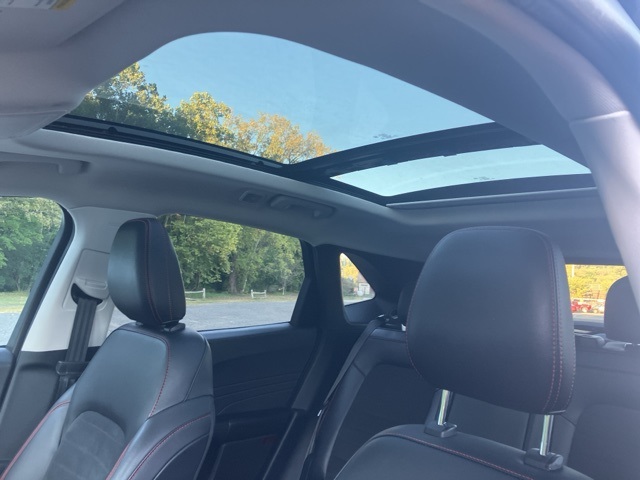 2022 Ford Escape SEL photo 32