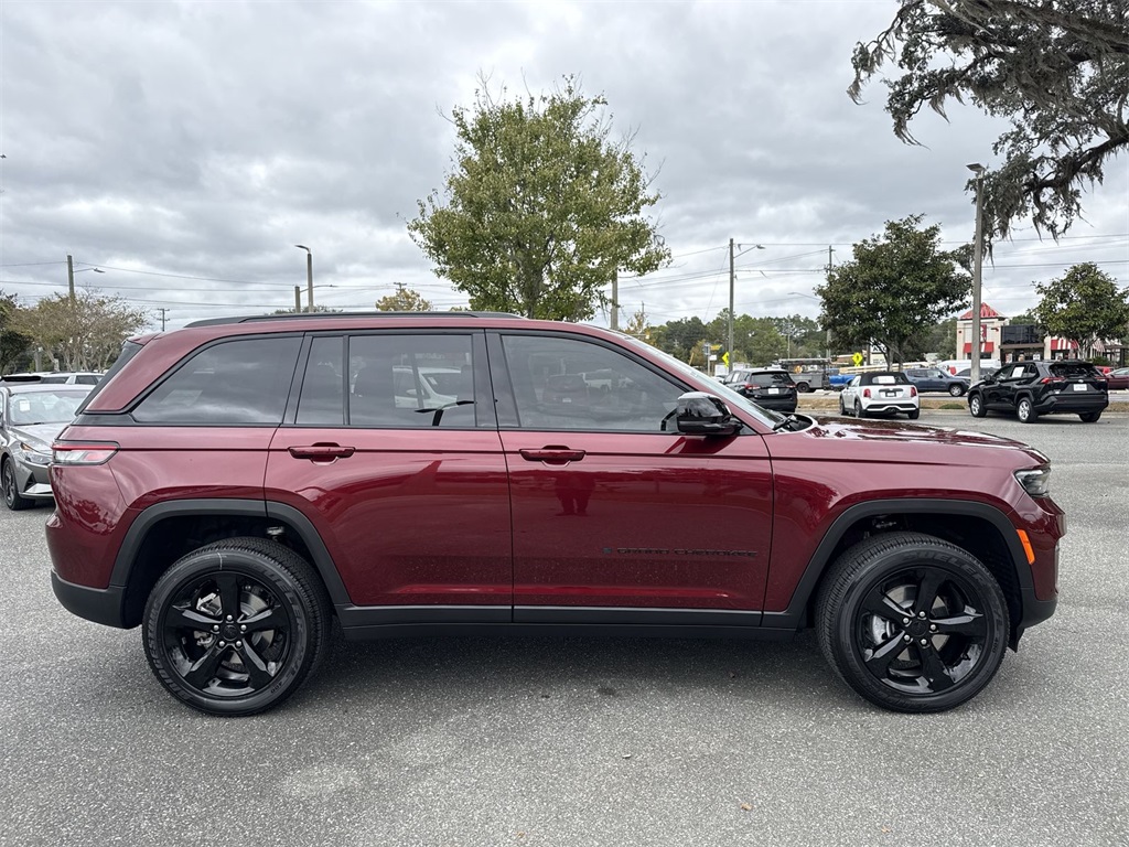 2025 Jeep Grand Cherokee Altitude X photo 2