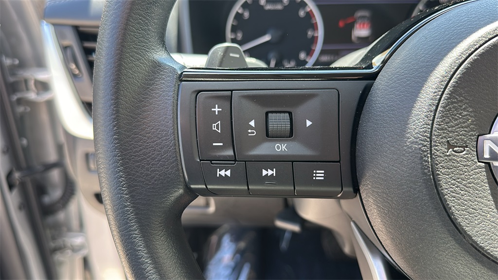 2023 Nissan Rogue SV photo 16