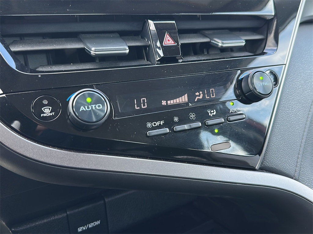 2022 Toyota Camry LE photo 18