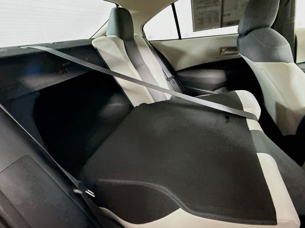 2022 Toyota Corolla LE photo 24