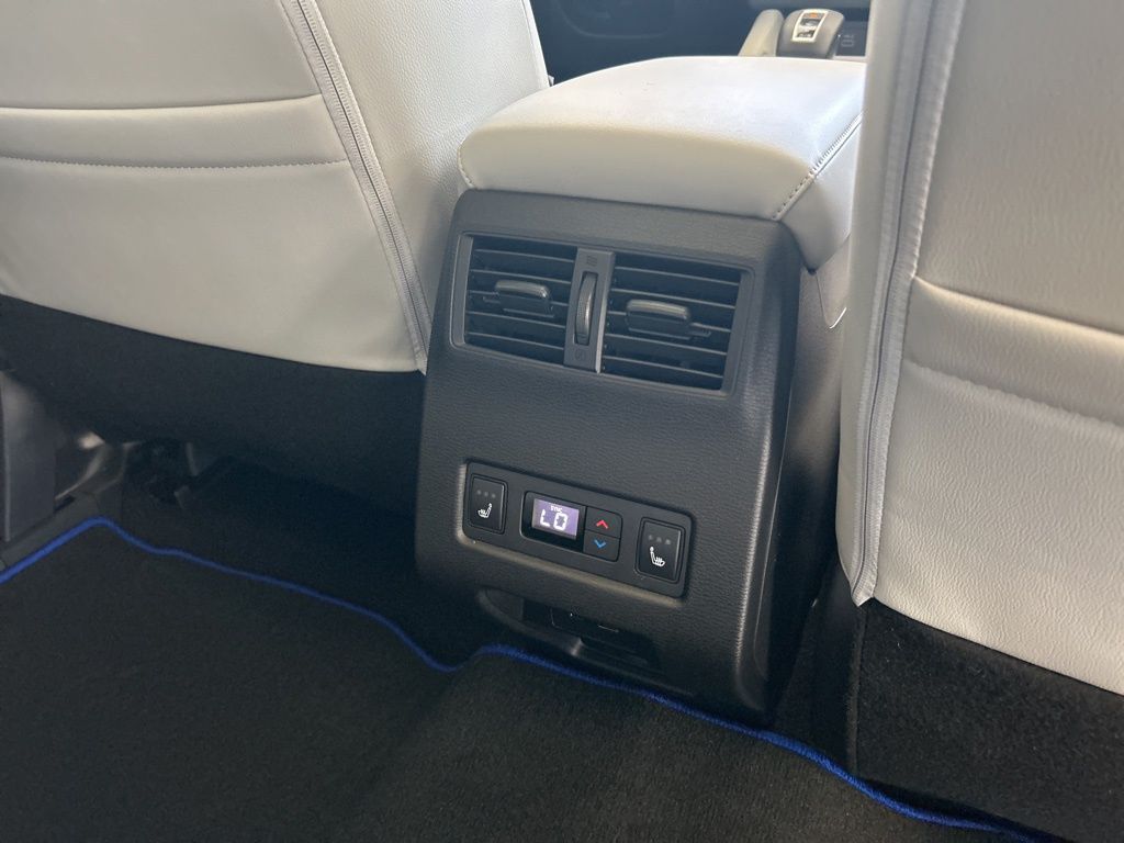 2025 Mitsubishi Outlander PHEV SEL Platinum photo 33