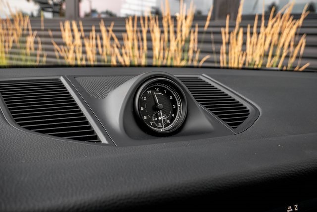 2025 Porsche Macan T photo 11