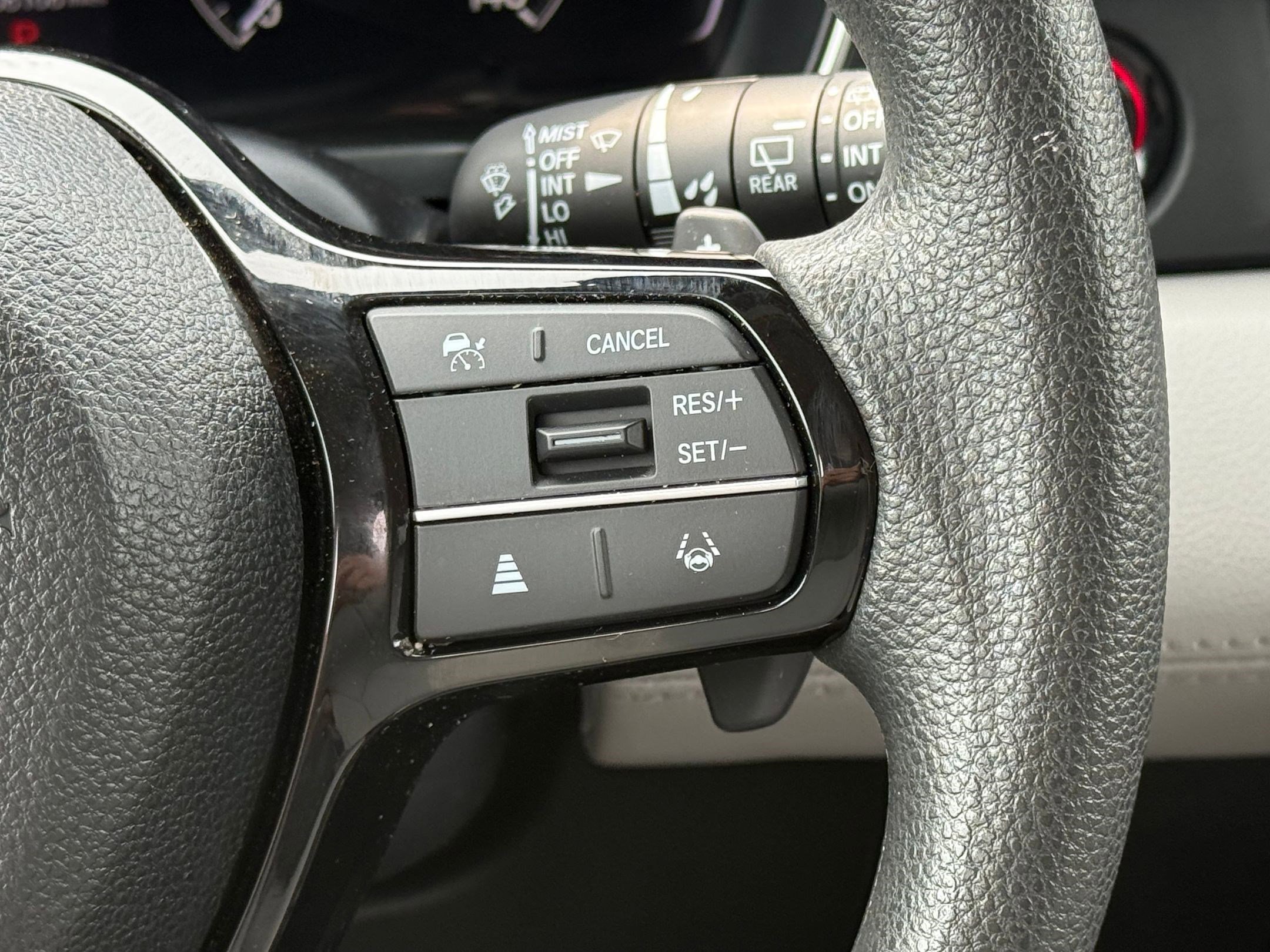 2024 Honda Pilot LX photo 18