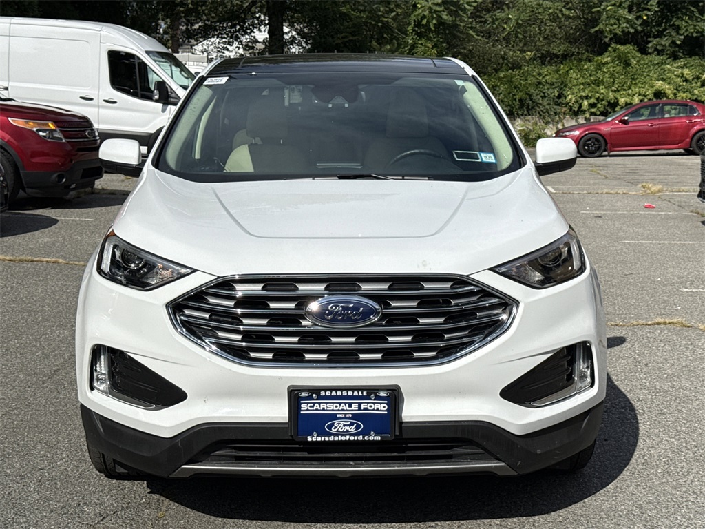 2022 Ford Edge SEL photo 2