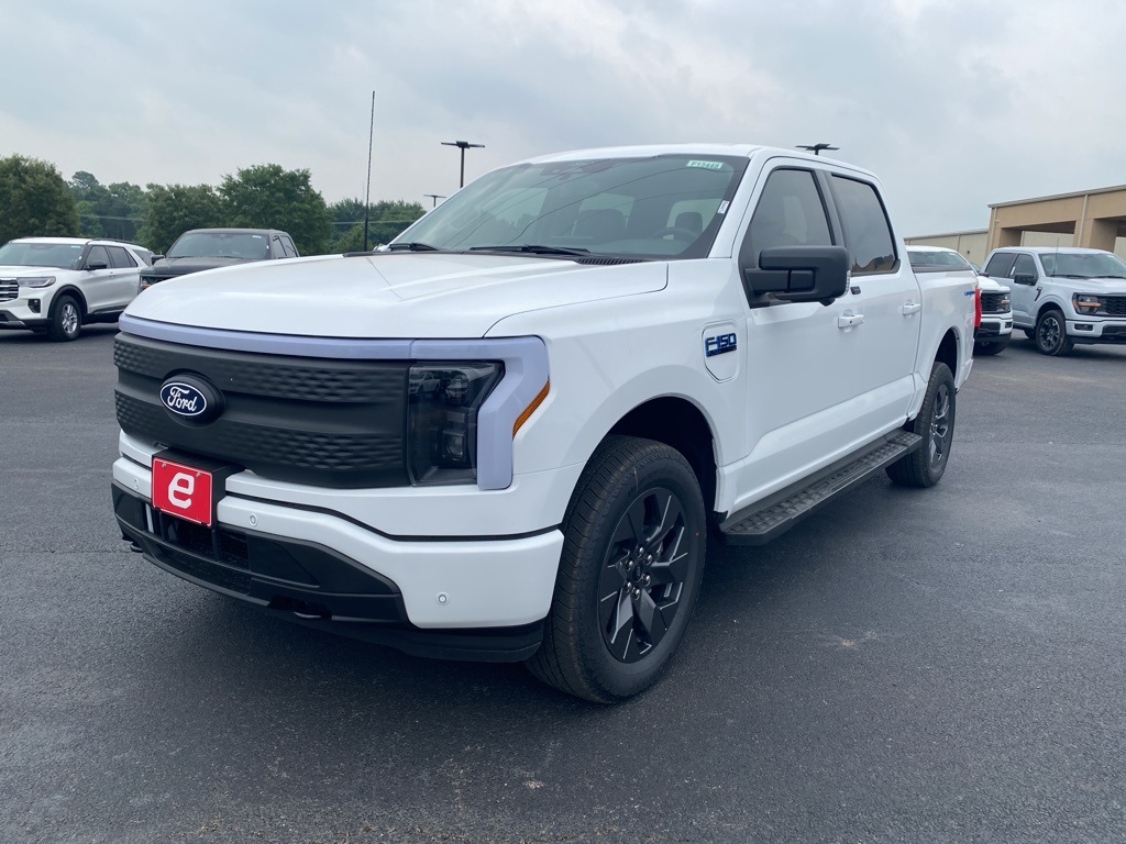 2025 Ford F-150 Lightning photo 3