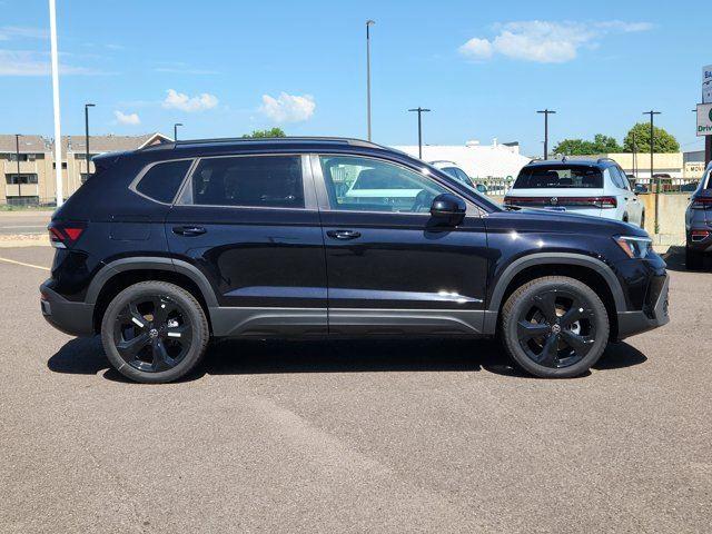 2025 Volkswagen Taos SE photo 2