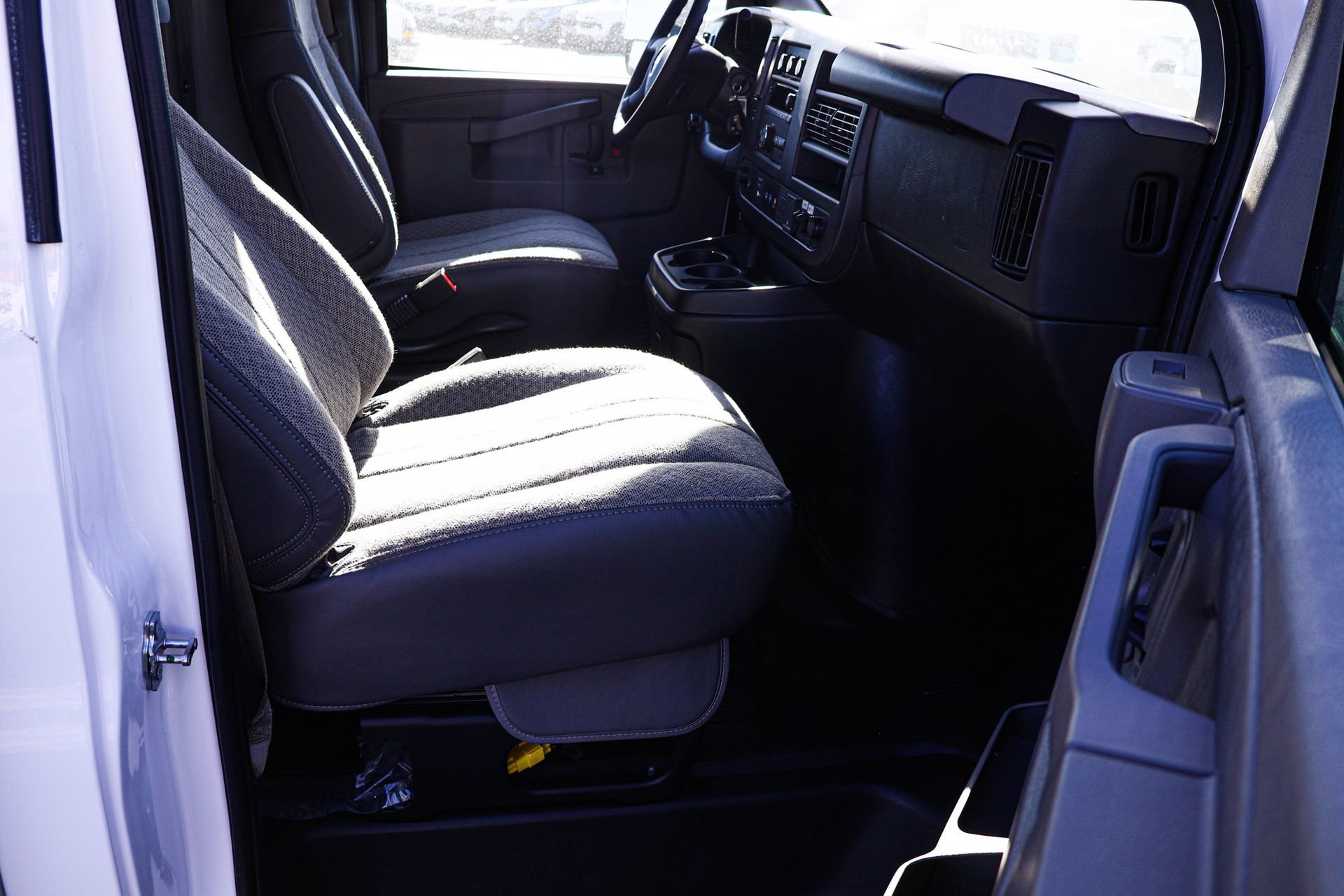 2024 Chevrolet Express Cutaway Base photo 36
