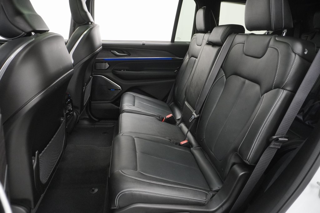 2024 Jeep Grand Cherokee Overland photo 16