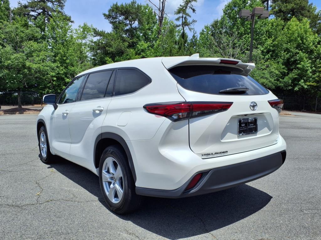 2020 Toyota Highlander LE photo 12