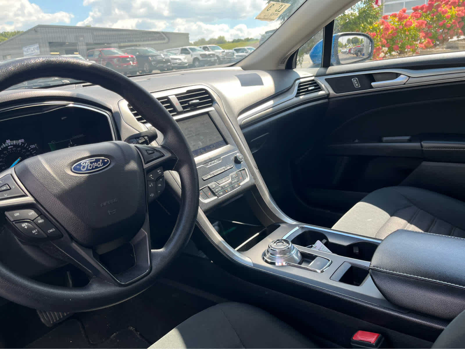 2020 Ford Fusion SE photo 6
