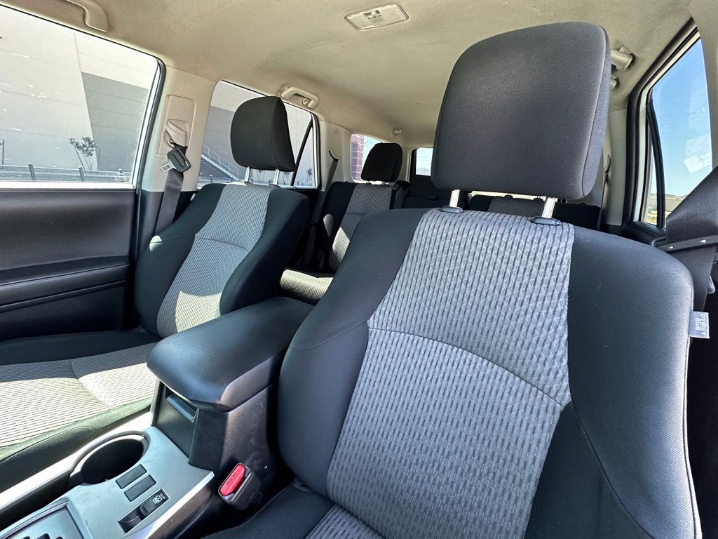 2019 Toyota 4Runner SR5 photo 9