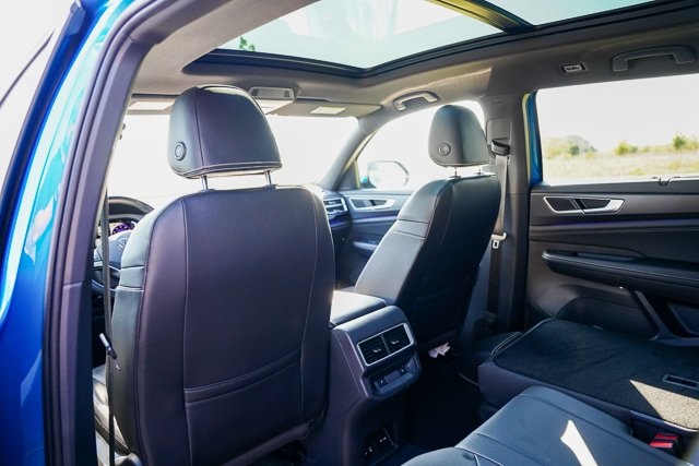 2024 Volkswagen Atlas Cross Sport SEL R-Line photo 23