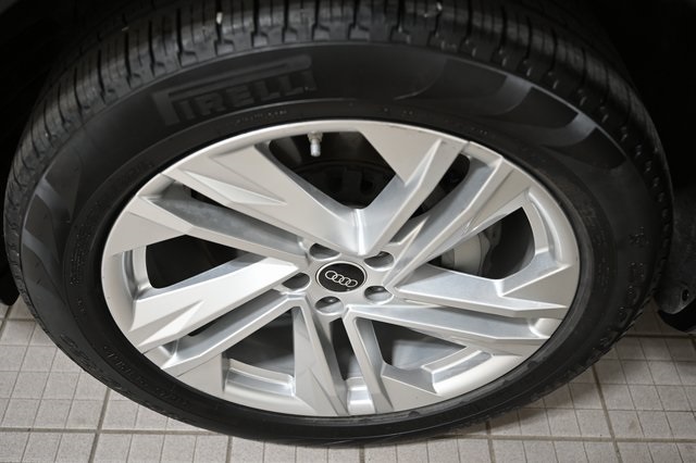 2022 Audi Q7 55 Premium photo 16