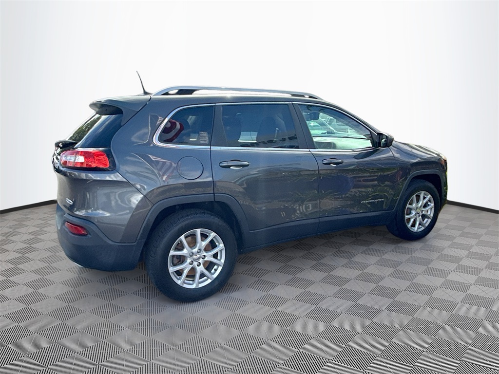 2016 Jeep Cherokee Latitude photo 2