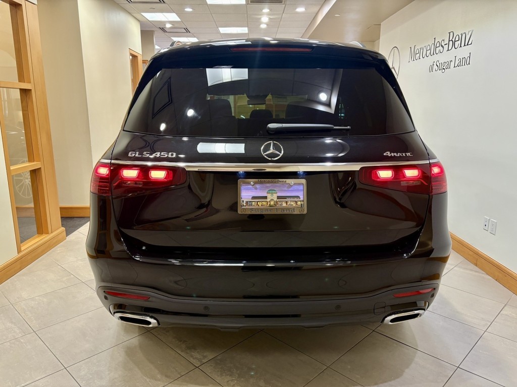 2026 Mercedes Benz GLS 450 4MATIC photo 3