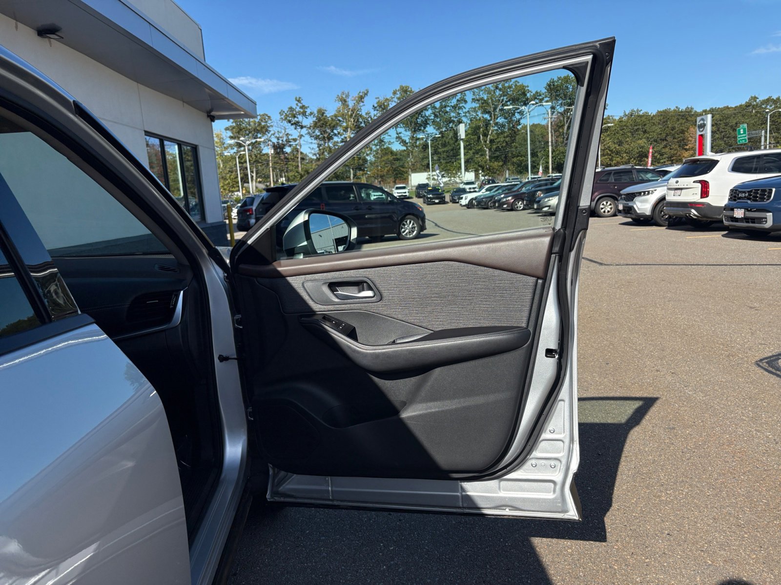 2021 Nissan Rogue SV photo 30