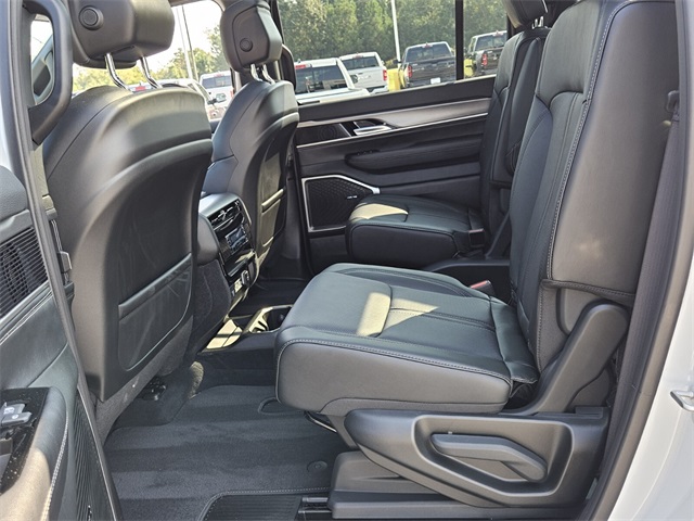 2025 Jeep Wagoneer Series II Carbide photo 7
