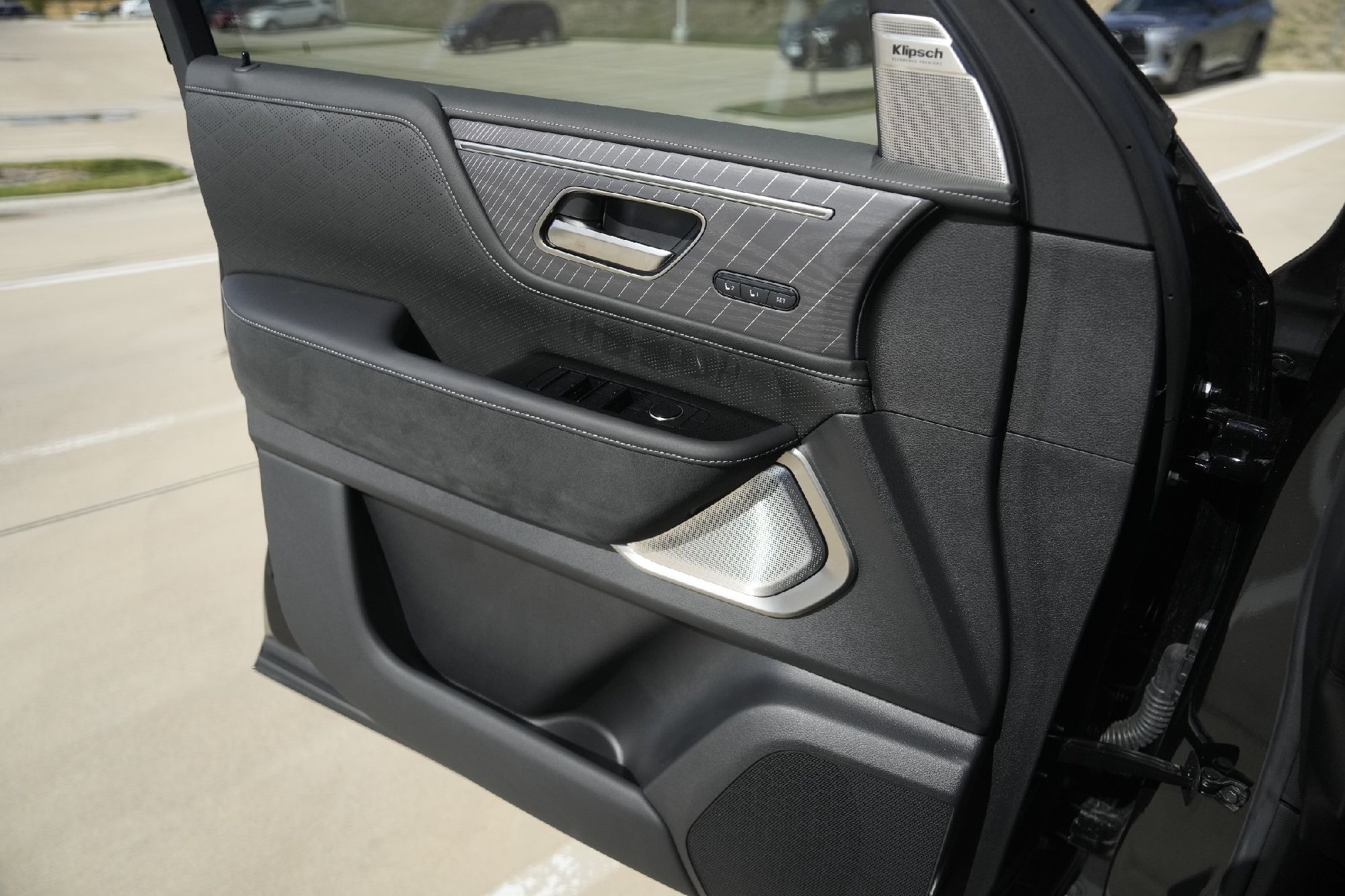 2025 Infiniti QX80 photo 12