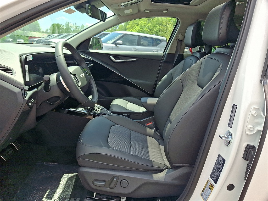 2025 Kia Niro EX Touring photo 10