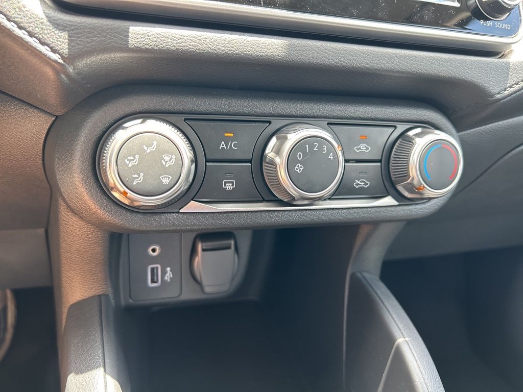 2025 Nissan Versa S photo 25