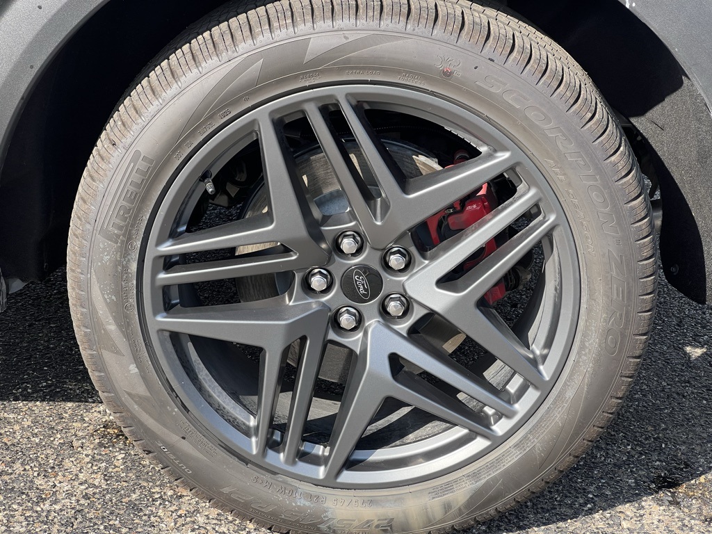 2025 Ford Explorer ST-Line photo 4