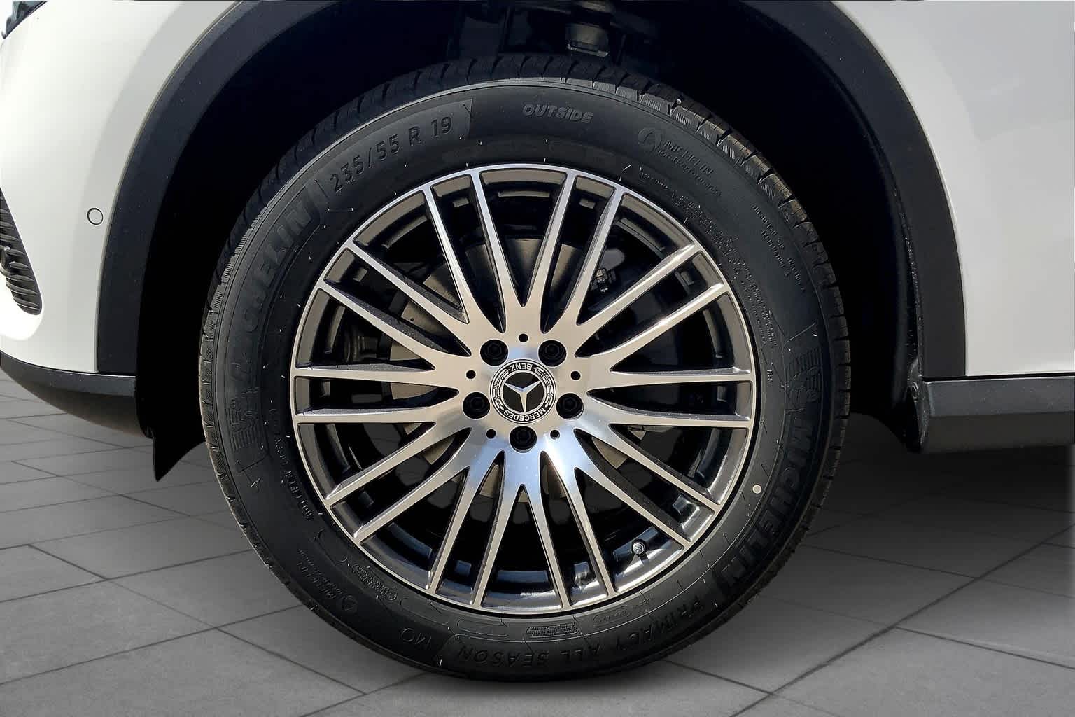 2025 Mercedes Benz GLC 300 photo 12