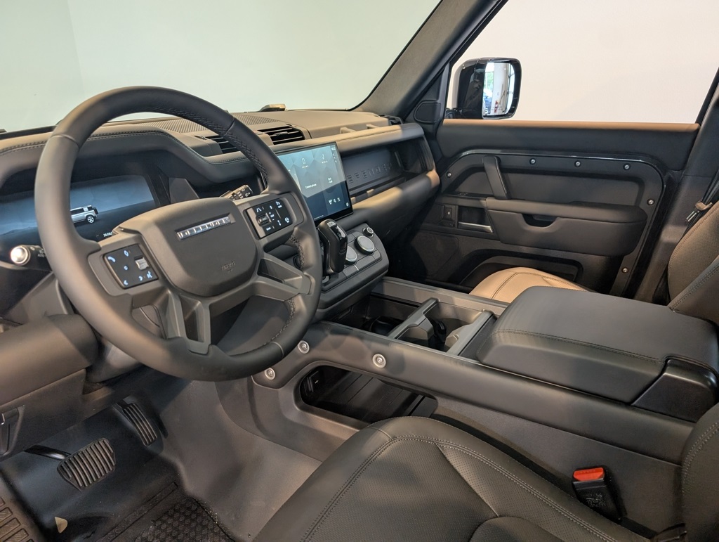 2025 Land Rover Defender 110 X-Dynamic SE photo 12