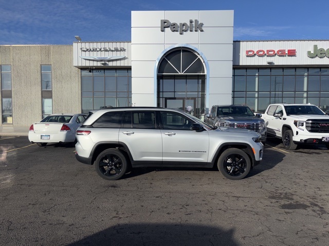 2023 Jeep Grand Cherokee Altitude's photo