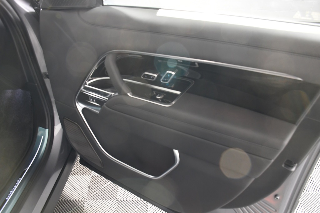 2025 Land Rover Range Rover Autobiography photo 17