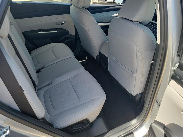 2025 Hyundai Tucson SE photo 18