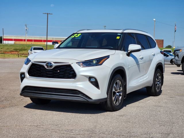 2023 Toyota Highlander L photo 3