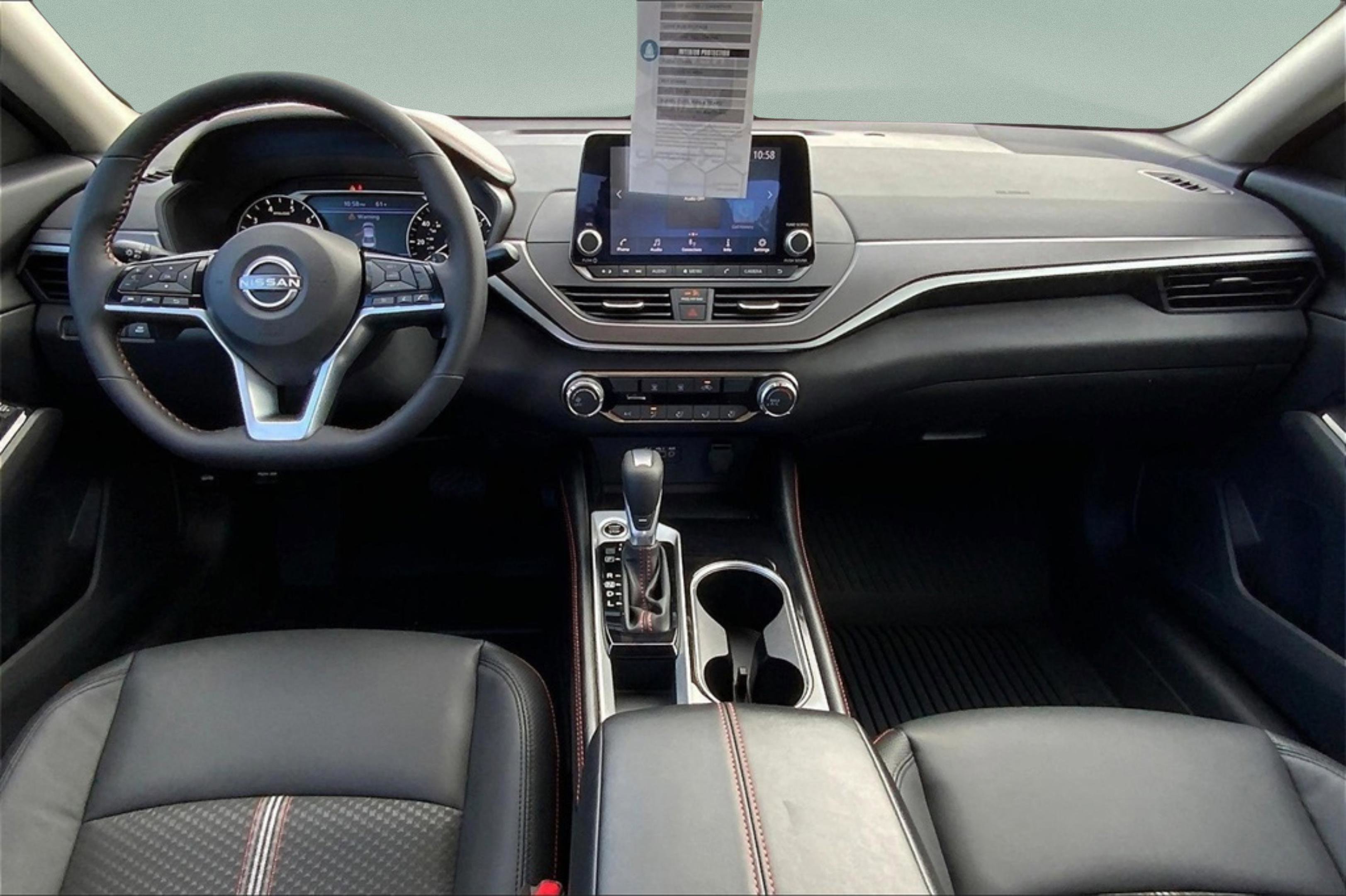 2025 Nissan Altima SR photo 4
