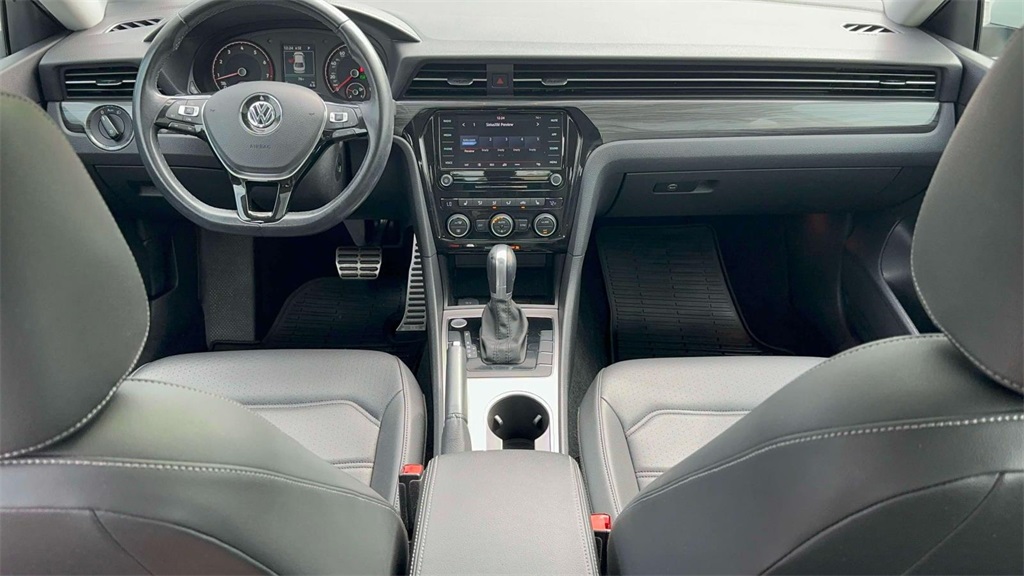 2020 Volkswagen Passat 2.0T R-Line photo 9