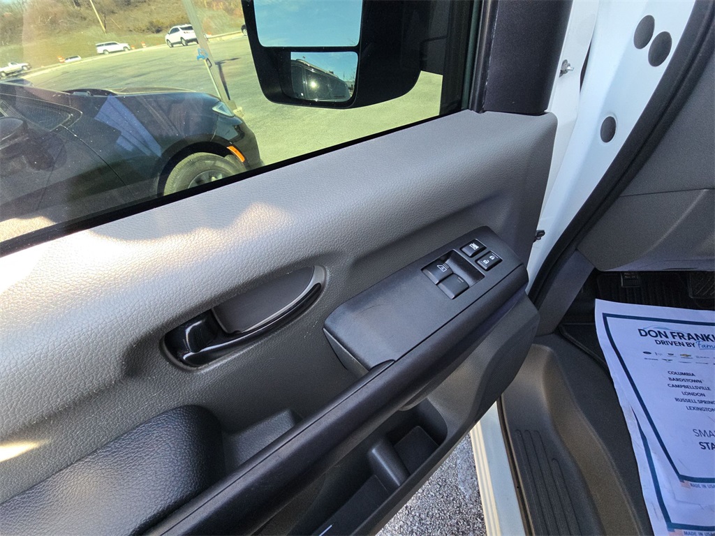 2020 Nissan NV2500 HD SV photo 13