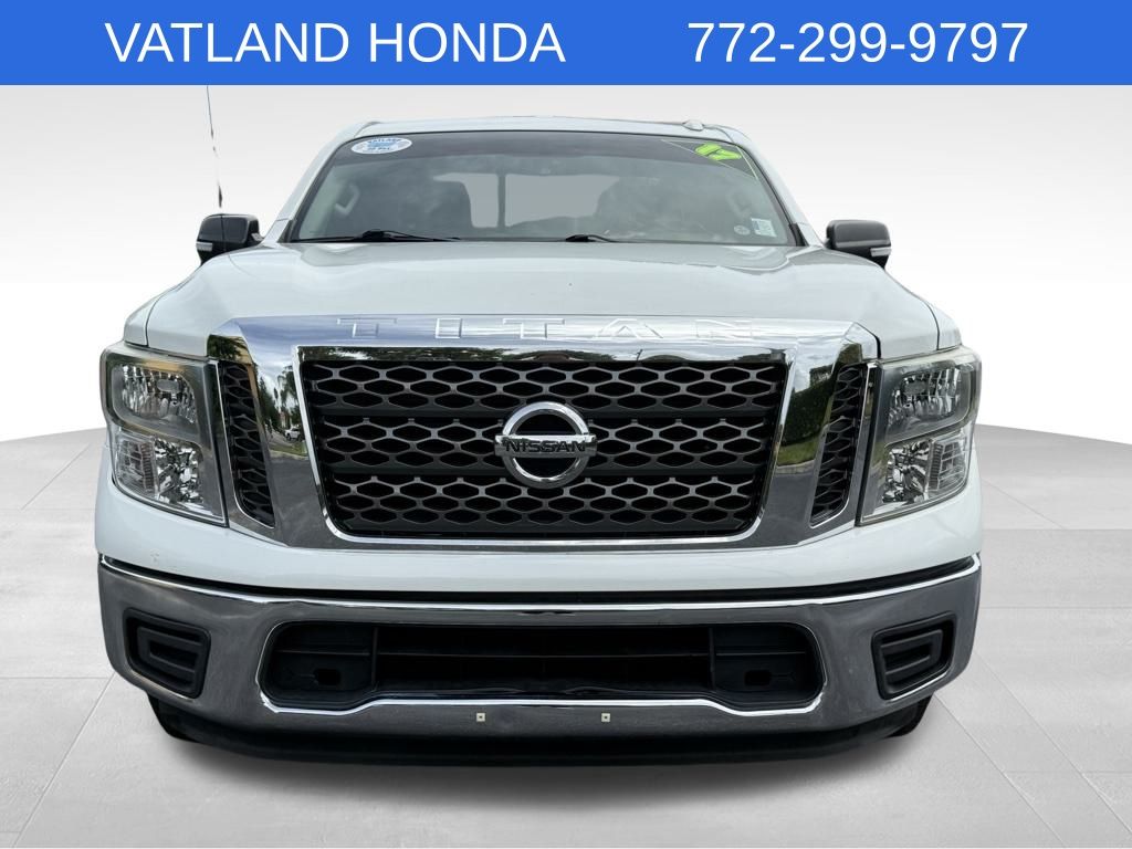 2017 Nissan Titan SV photo 2