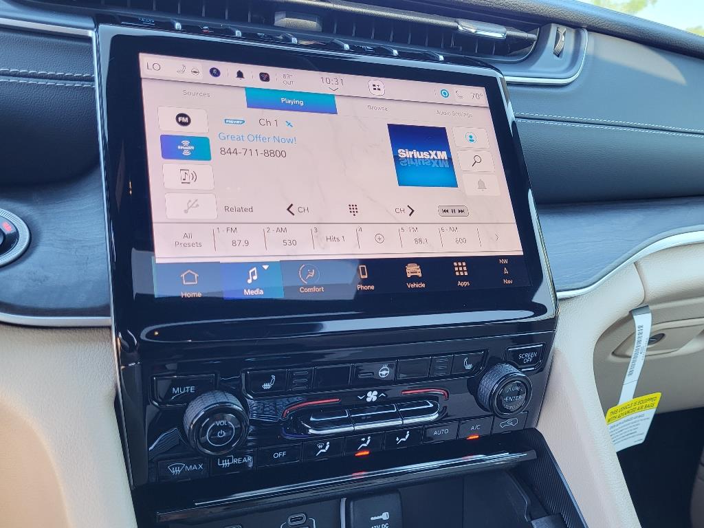 2024 Jeep Cherokee 4xe photo 9