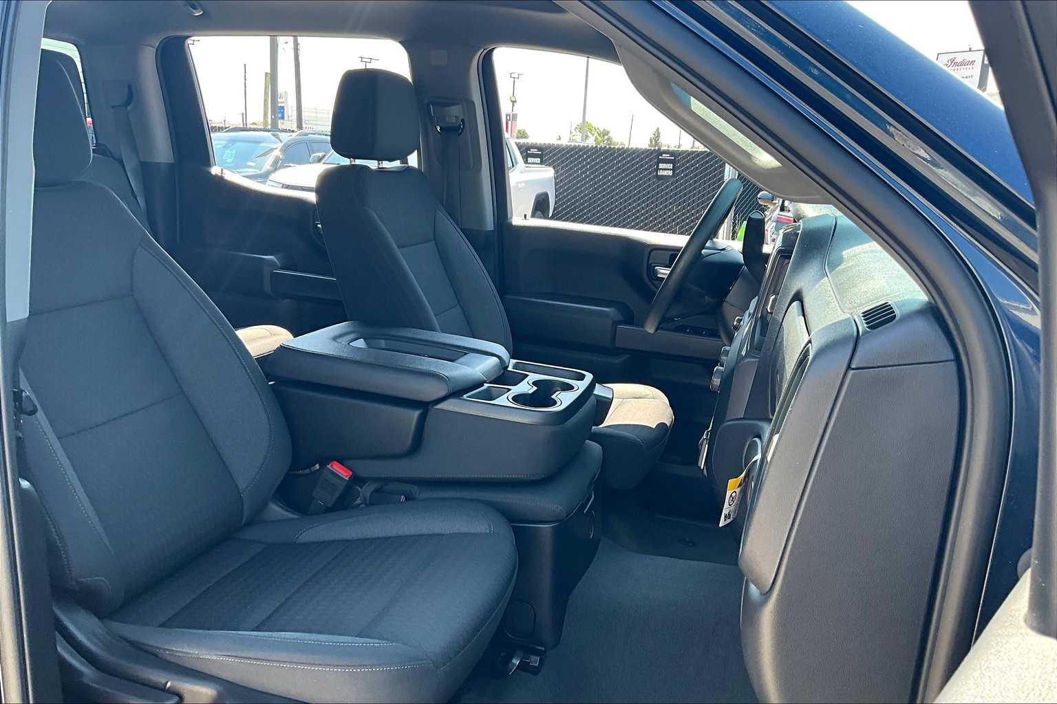 2023 Chevrolet Silverado 1500 Custom photo 8