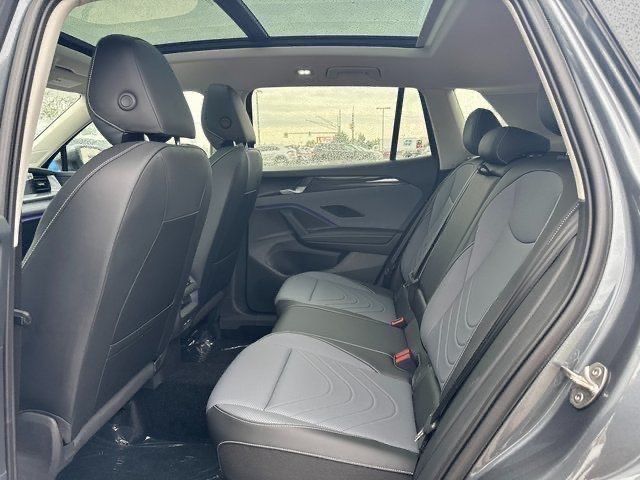 2025 Volkswagen Tiguan SE photo 12