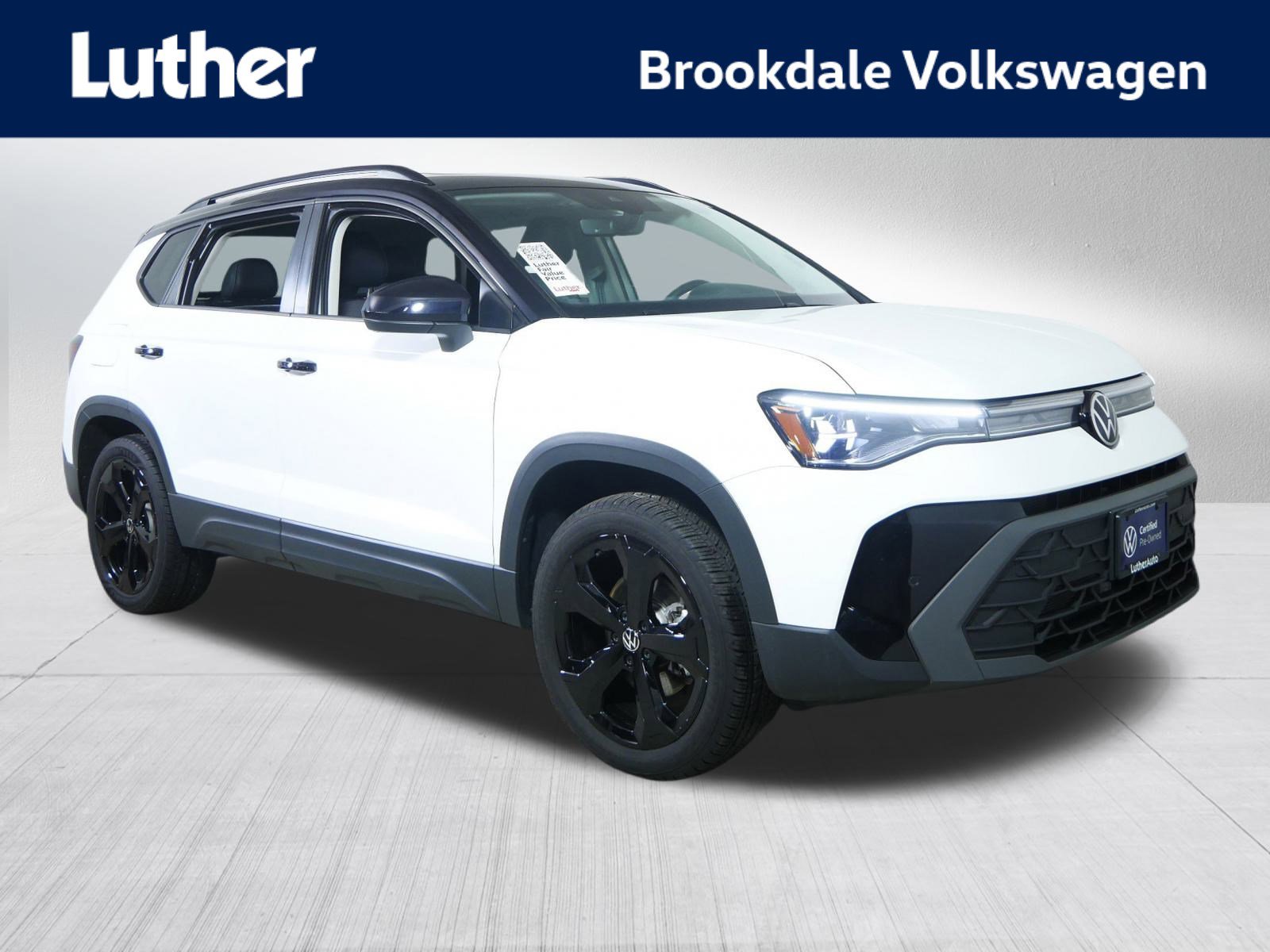 2025 Volkswagen Taos SE Black's photo