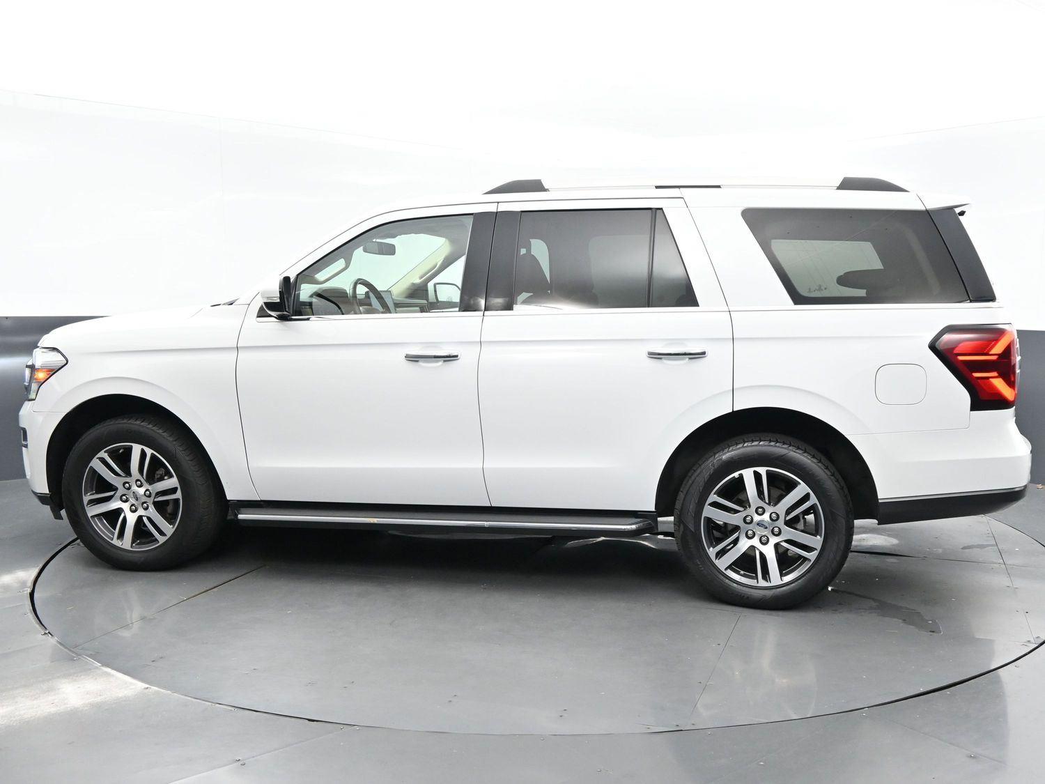2022 Ford Expedition Limited photo 2