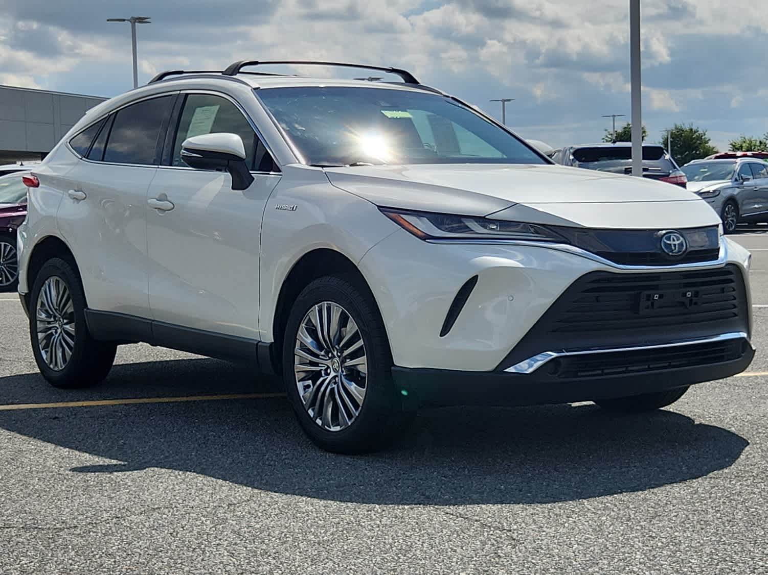 2021 Toyota Venza LE photo 2