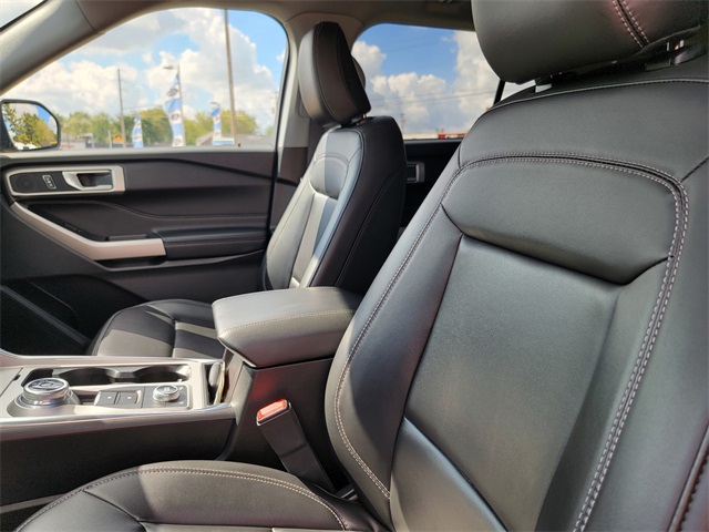 2022 Ford Explorer XLT photo 14