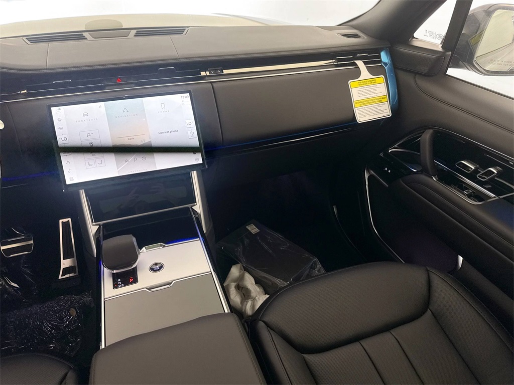 2025 Land Rover Range Rover SE photo 18