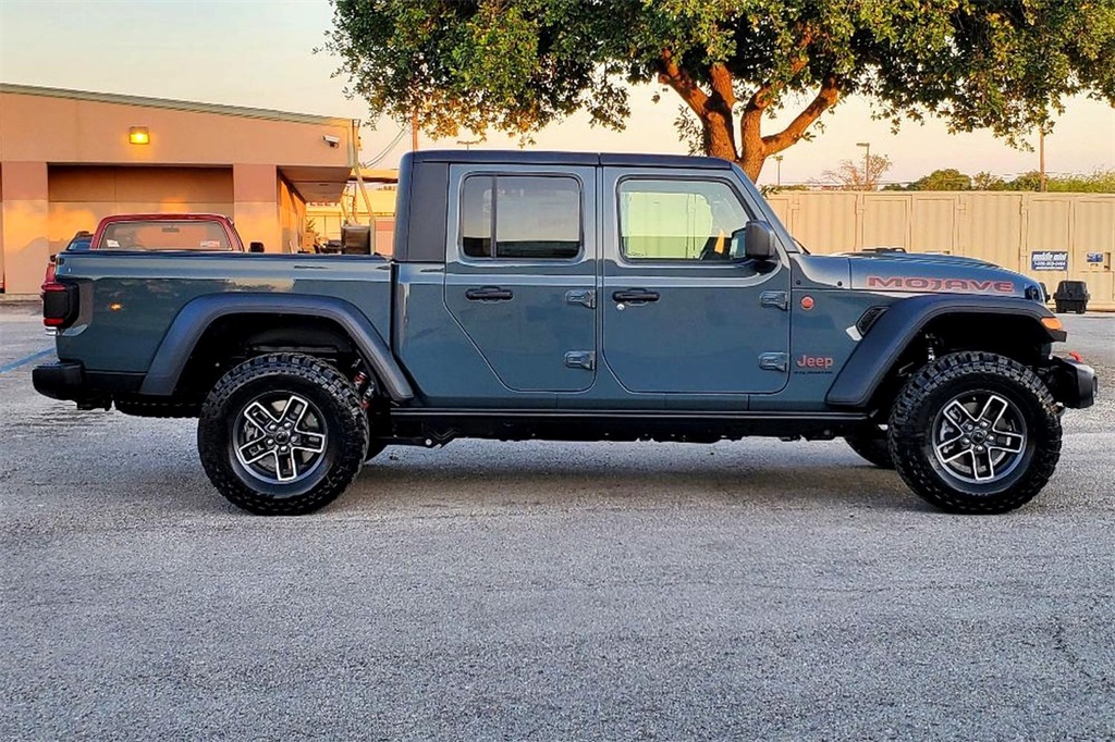 2025 Jeep Gladiator Mojave photo 4