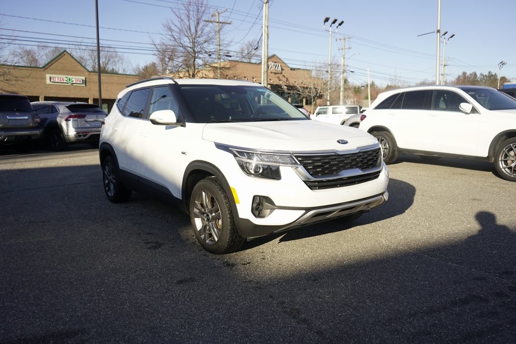 2021 Kia Seltos S's photo