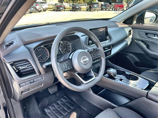 2022 Nissan Rogue SV photo 2