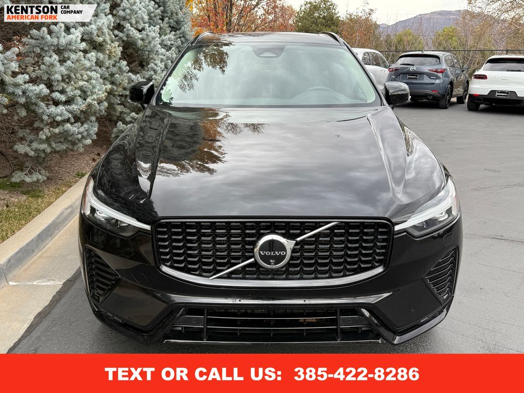 2024 Volvo XC60 B5 Plus photo 2