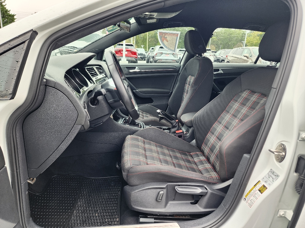 2018 Volkswagen Golf GTI S photo 24